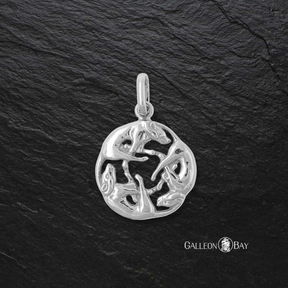 štříbrný amulet keltští psi